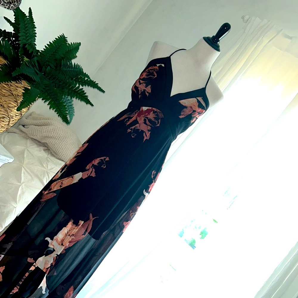 WHBM gorgeous size 10 summer dress black peach white floral
